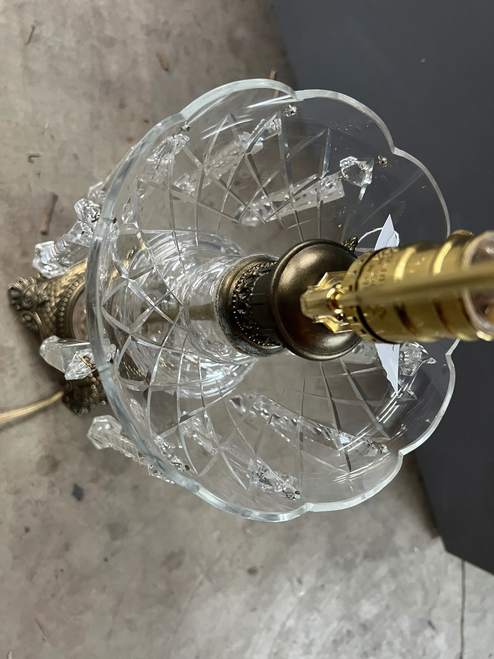 Vintage 1960s Lamp With Glass and Brass Base - 5