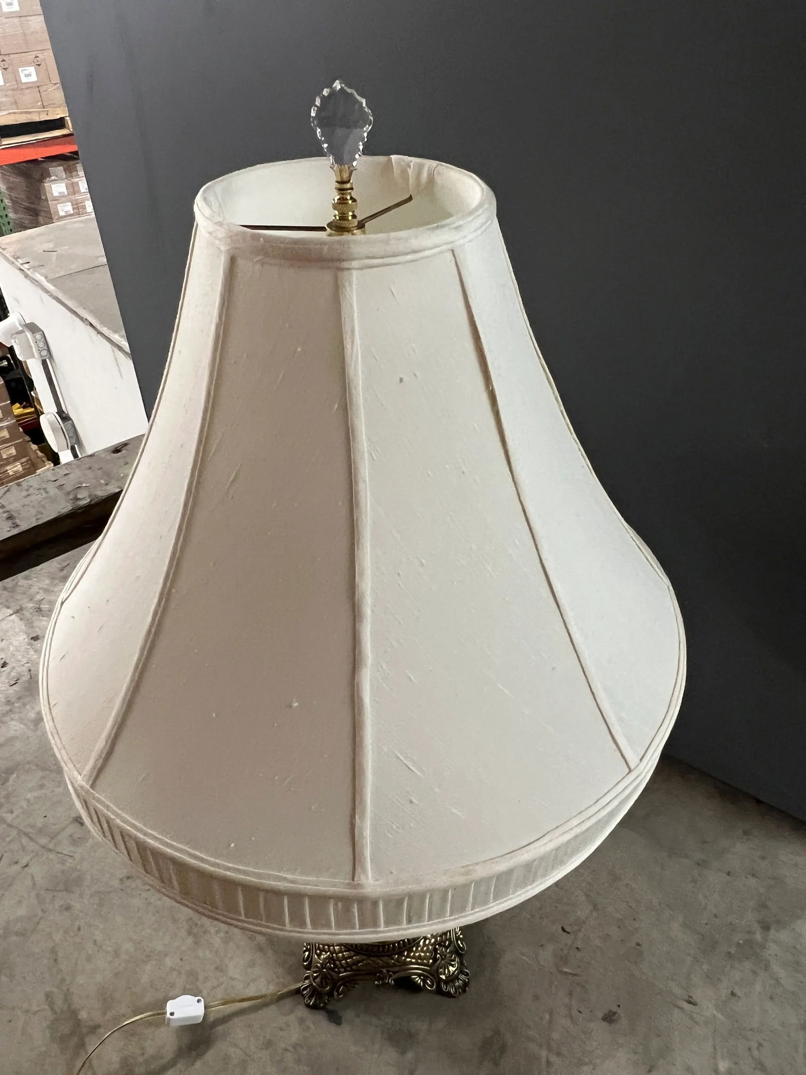 Vintage 1960s Lamp With Glass and Brass Base - 7