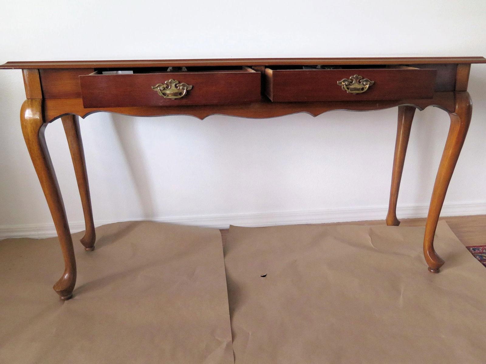 1970s Vintage Queen Anne Style Burl Wood Edge Toped Table - 4