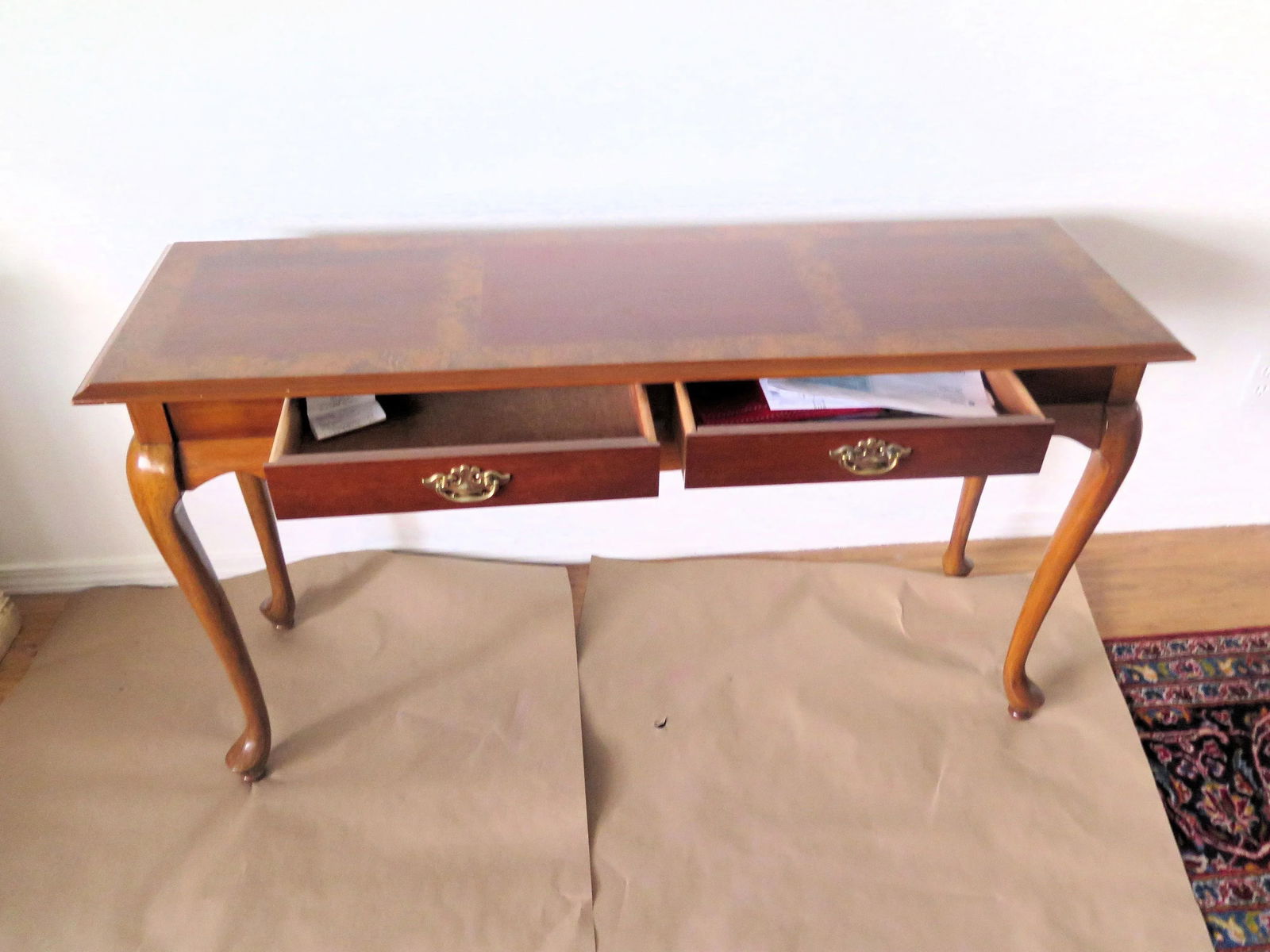 1970s Vintage Queen Anne Style Burl Wood Edge Toped Table - 5