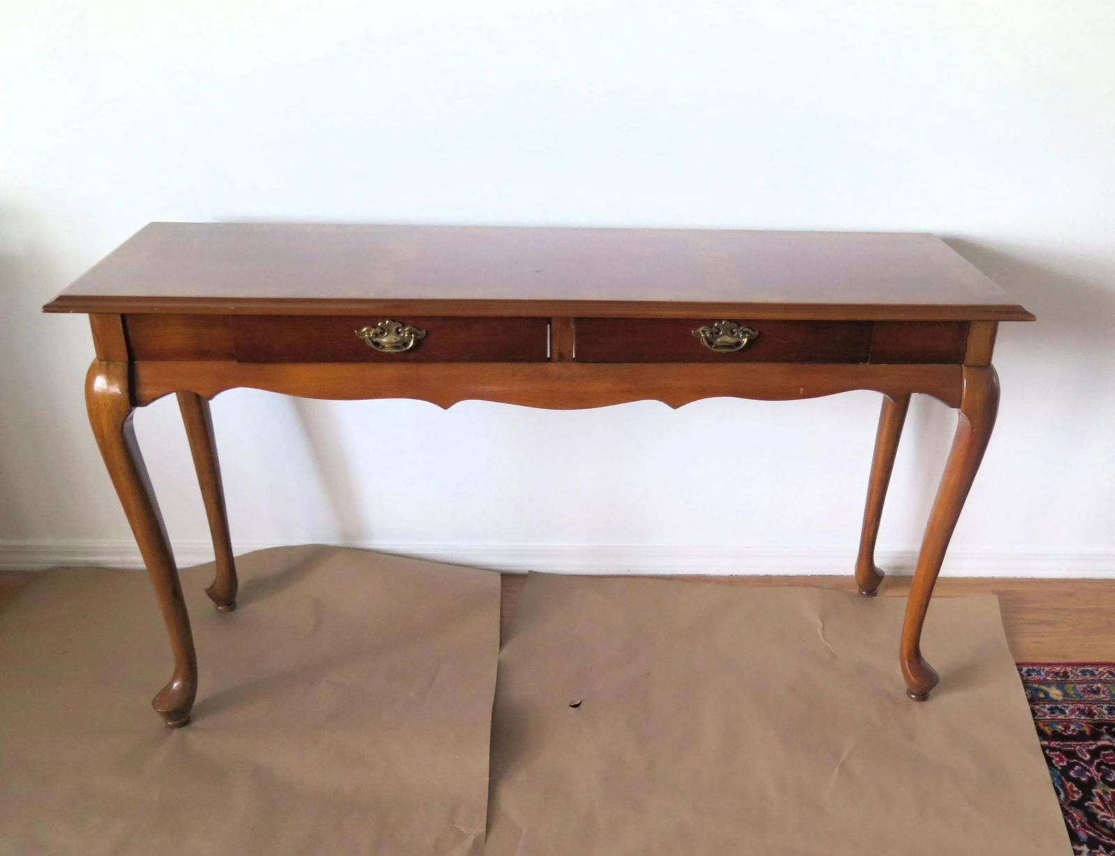 1970s Vintage Queen Anne Style Burl Wood Edge Toped Table - 6