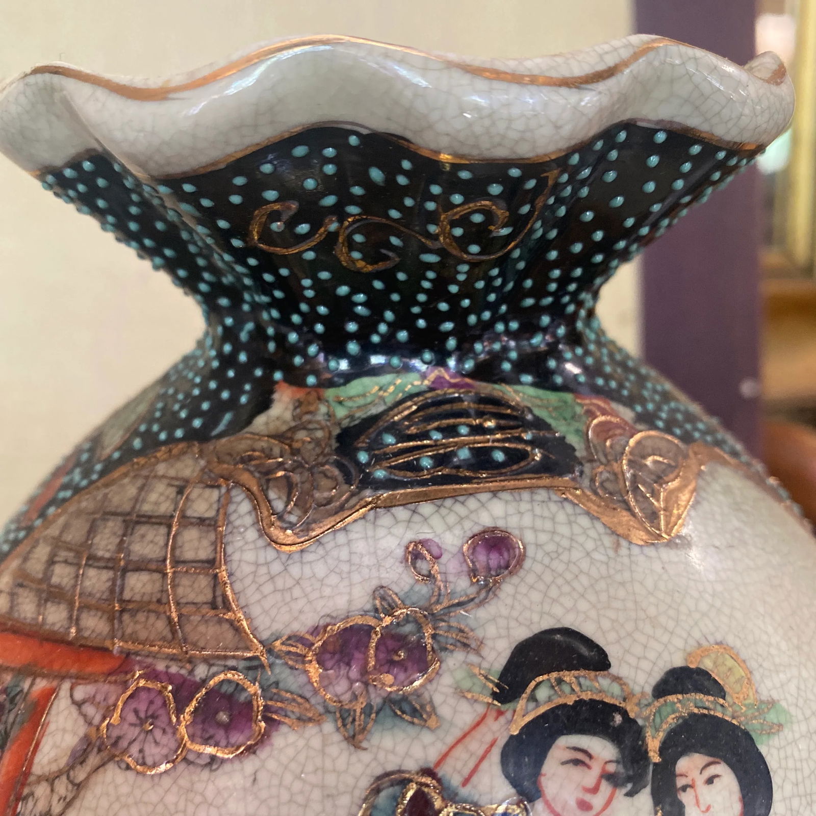 Chinoiserie Asian Vase With Ruffled Neck - 4