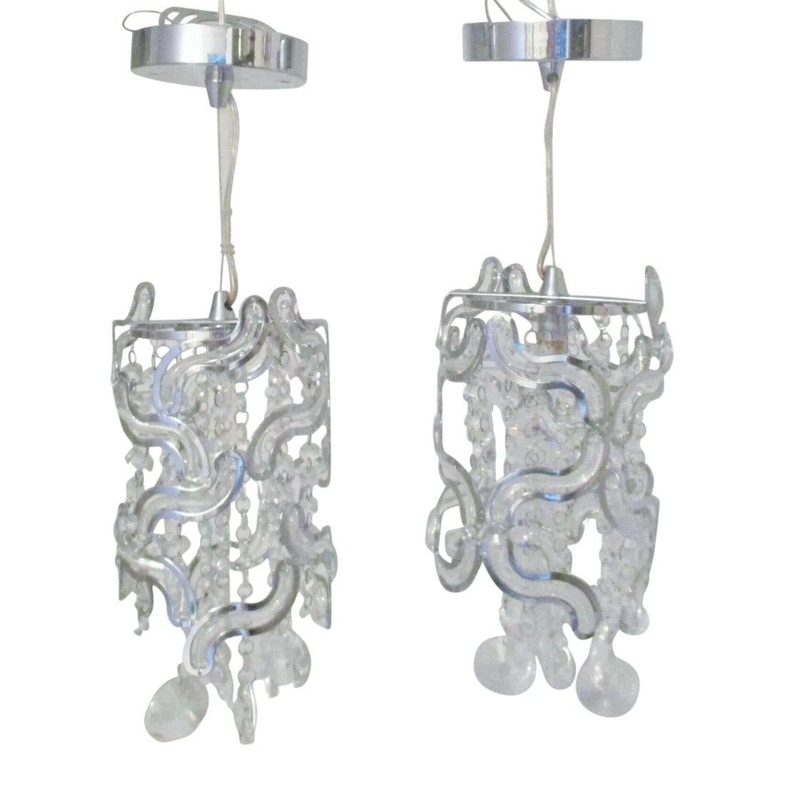 ET2 Twist 1-Light Pendants in Polished Chrome E21253-20pc - a Pair: Pair of ET2 Twist 1-Light Pendants in Polished Chrome E21253-20PC Brand Information Brand: ET2 Collection: Twist E21253-20PC UPC: 845094043768 Dimensions and Weight Width: 6.00 in. Height: 12.00