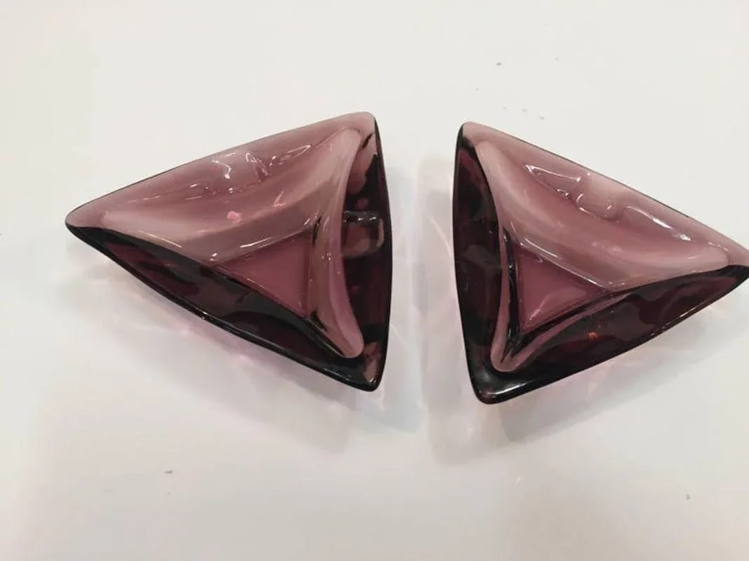 Vintage Moroccan Hazel Atlas Amethyst Triangle Ashtrays - Set of 2 - 8