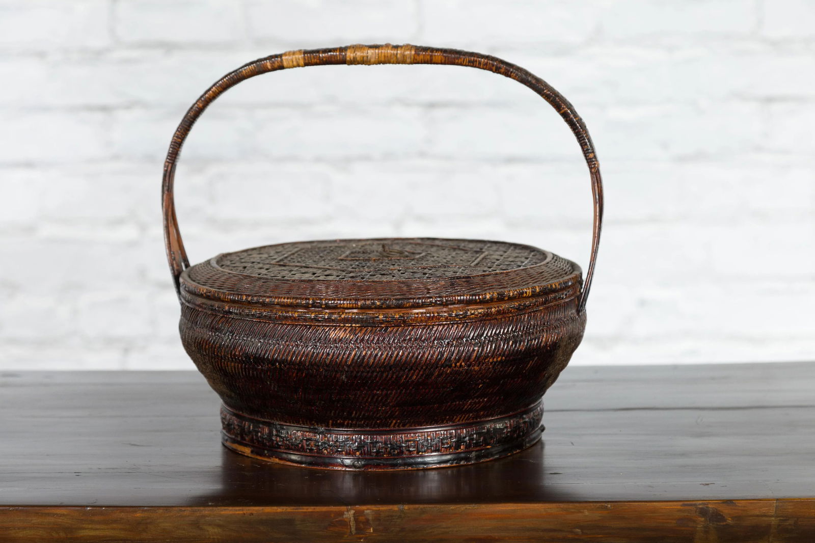 19th Century Chinese Qing Dynasty Handwoven Rattan & Bamboo Handled Basket - 7