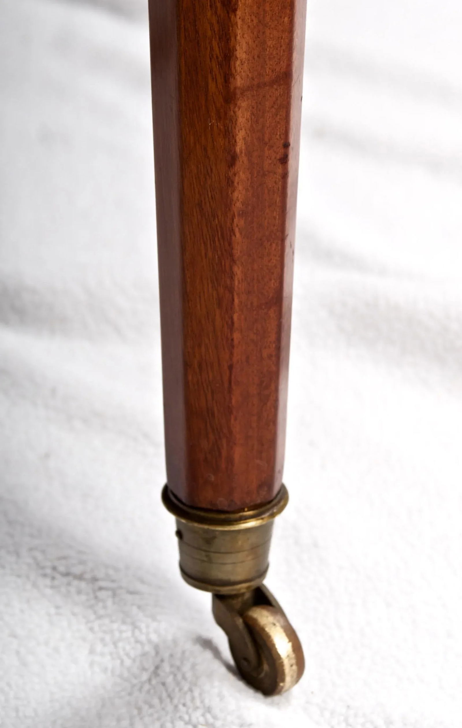 Early 19th Century Louis XVI Style Acajou Mahogany Dining Table with Two Leaves - 3