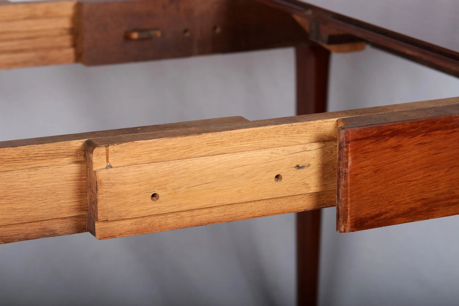 Early 19th Century Louis XVI Style Acajou Mahogany Dining Table with Two Leaves - 6