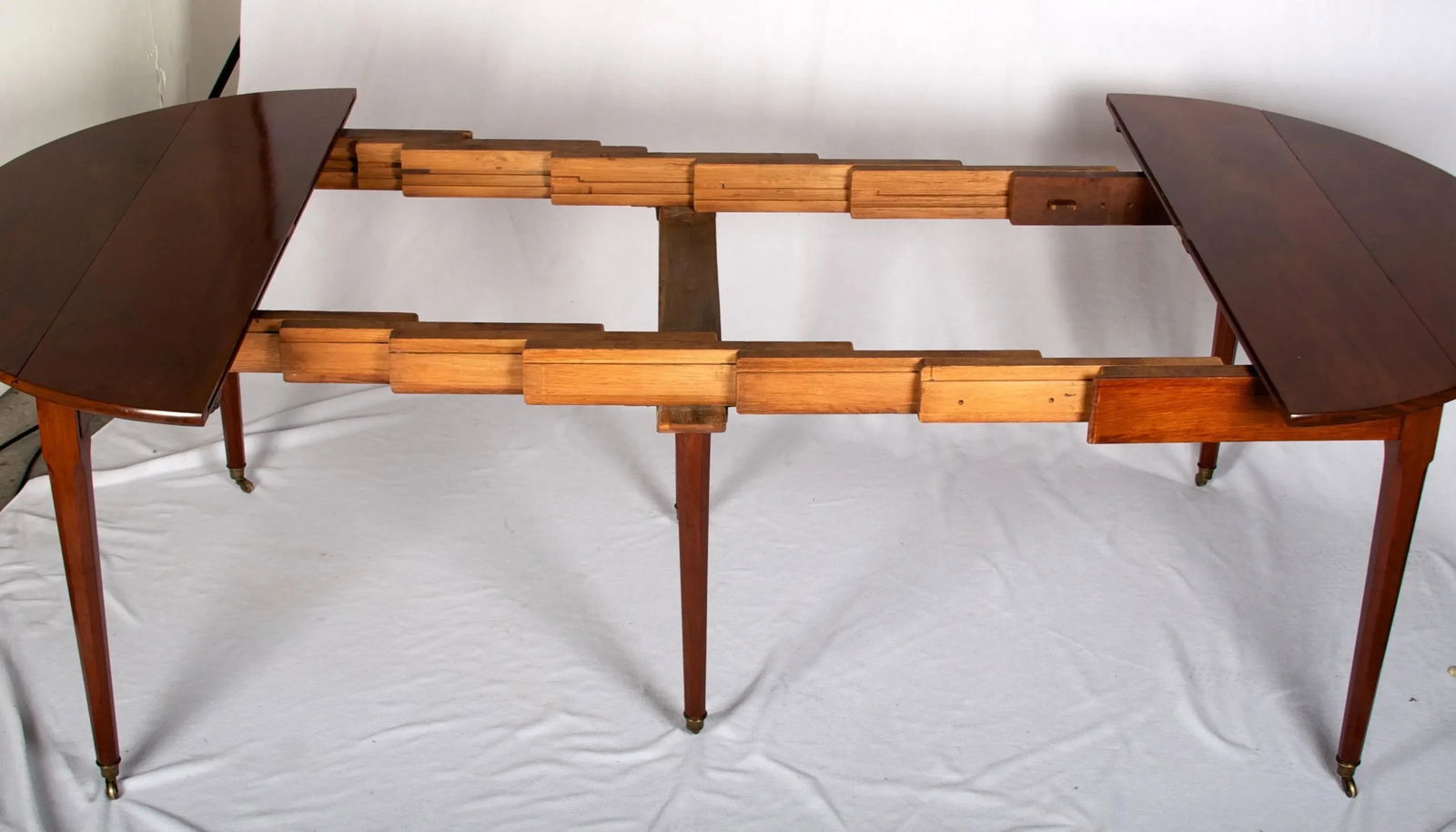 Early 19th Century Louis XVI Style Acajou Mahogany Dining Table with Two Leaves - 7