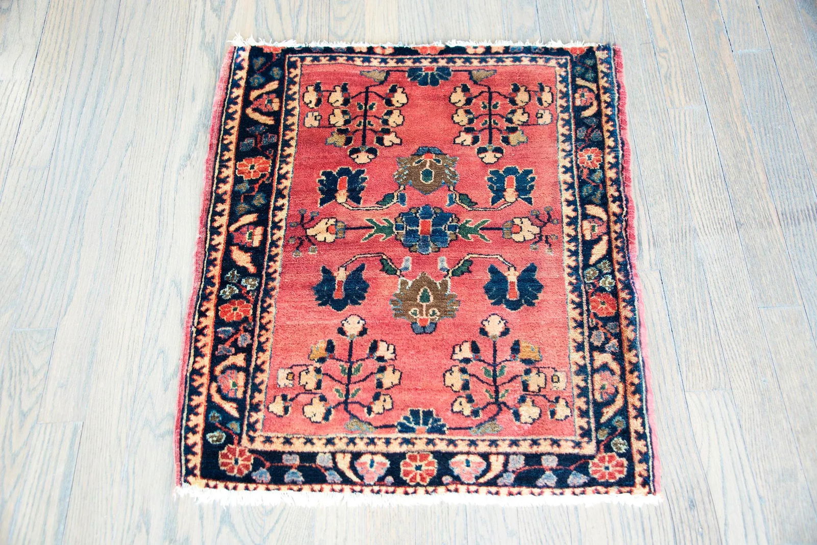 Early 20th Century Persian Sarouk Rug - 11