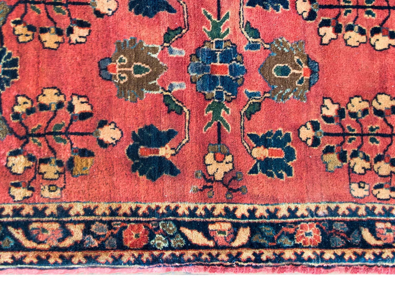 Early 20th Century Persian Sarouk Rug - 6