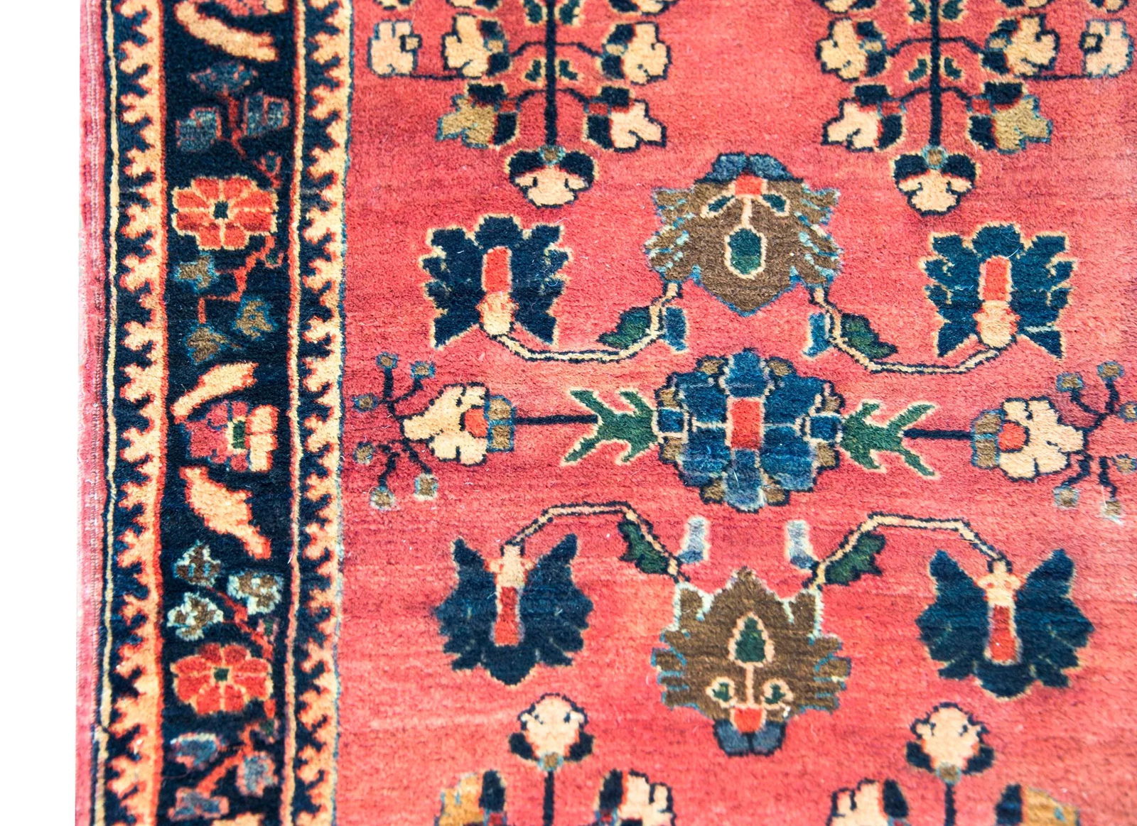 Early 20th Century Persian Sarouk Rug - 7