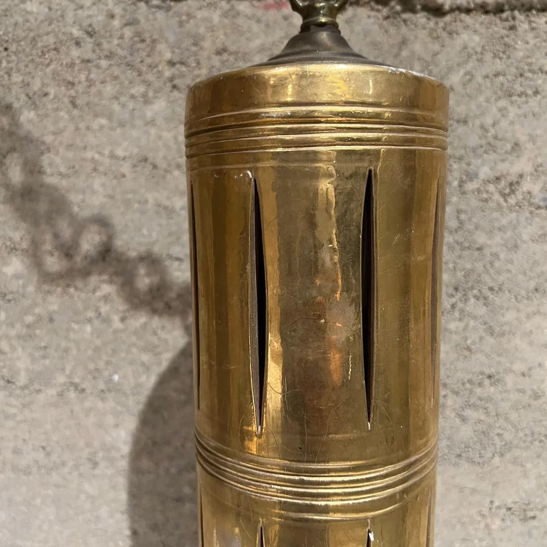 1960s Peekaboo Pendant Light Gold Ceramic - 2