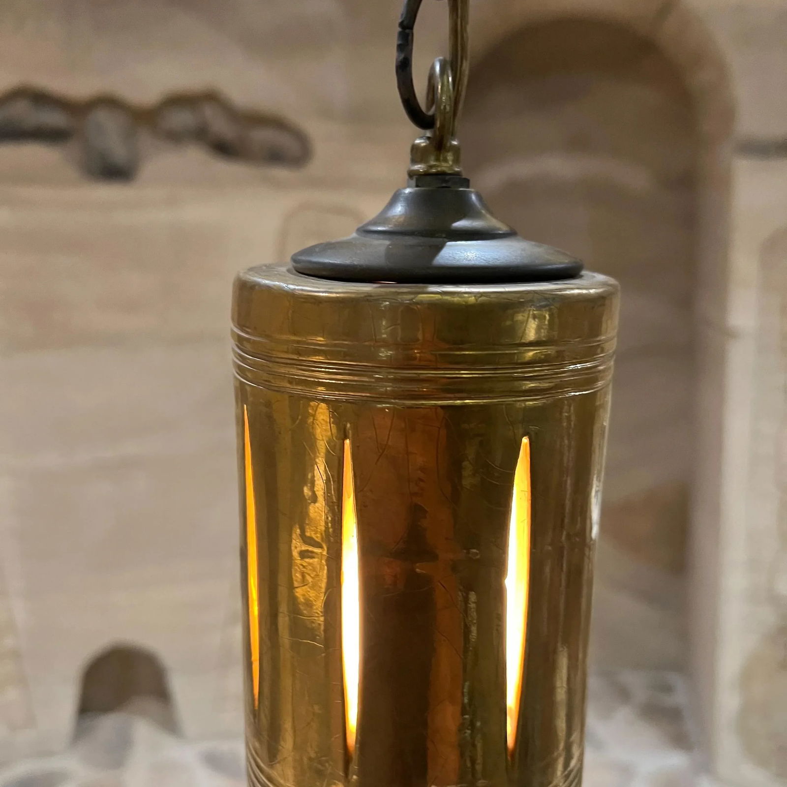 1960s Peekaboo Pendant Light Gold Ceramic - 5