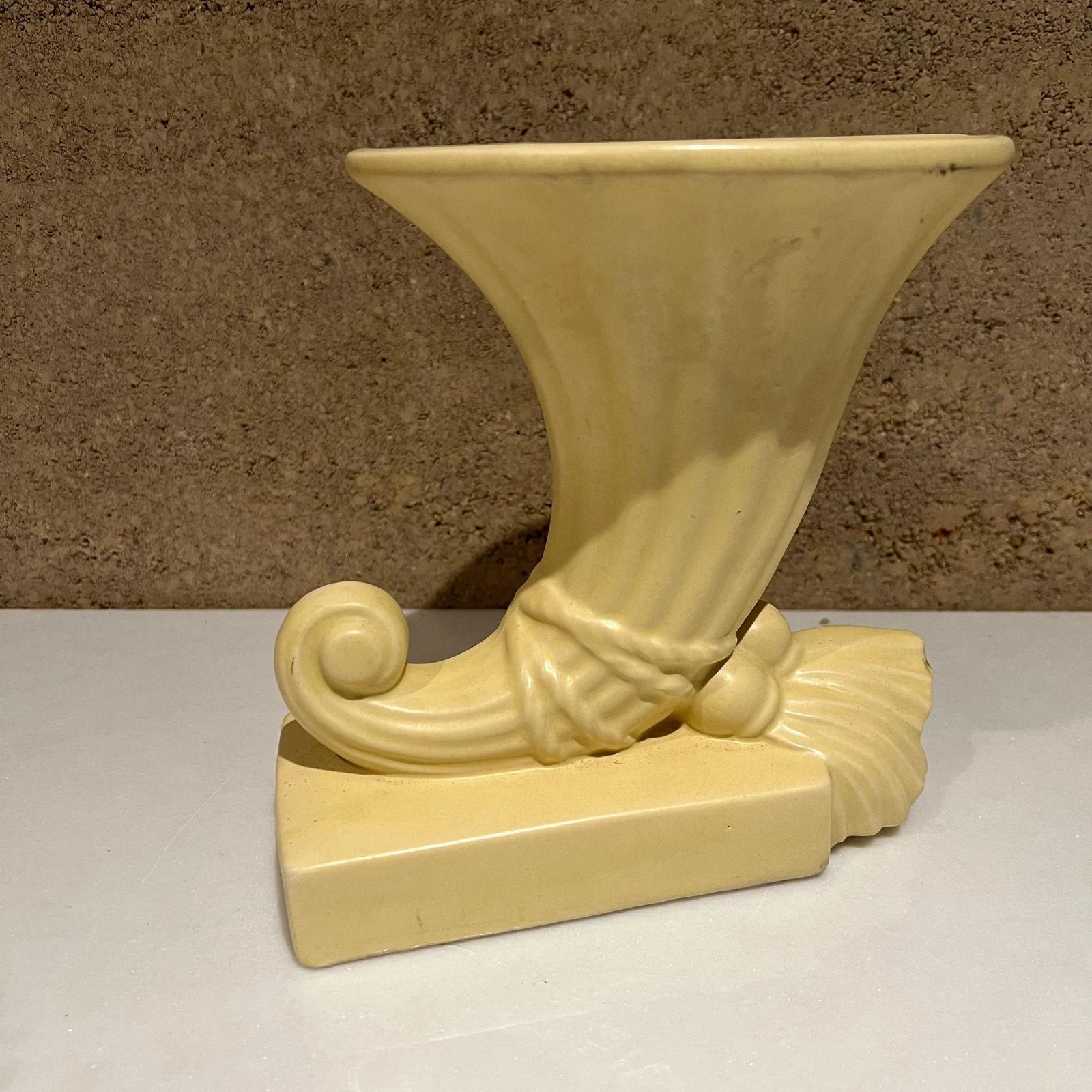1950s Art Deco Ceramic Trumpet Horn of Plenty - 5