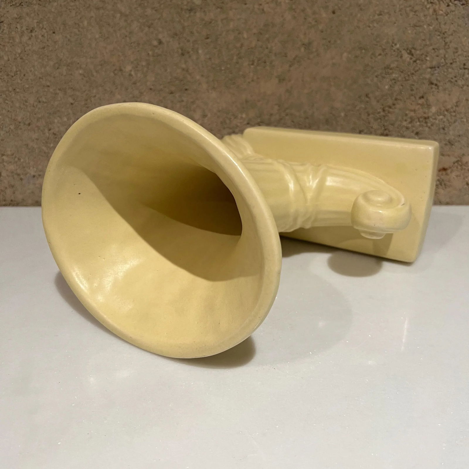 1950s Art Deco Ceramic Trumpet Horn of Plenty - 7