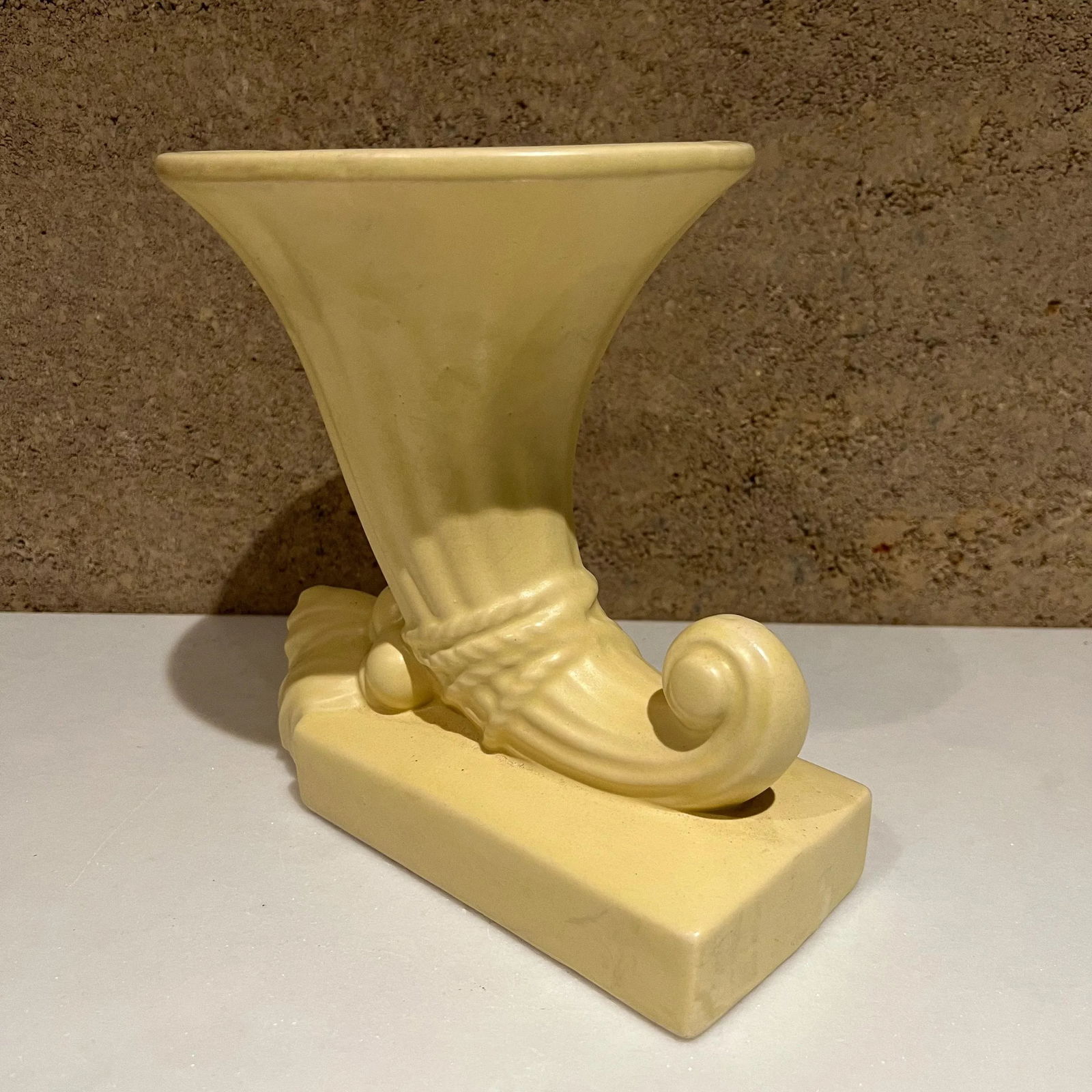 1950s Art Deco Ceramic Trumpet Horn of Plenty - 9