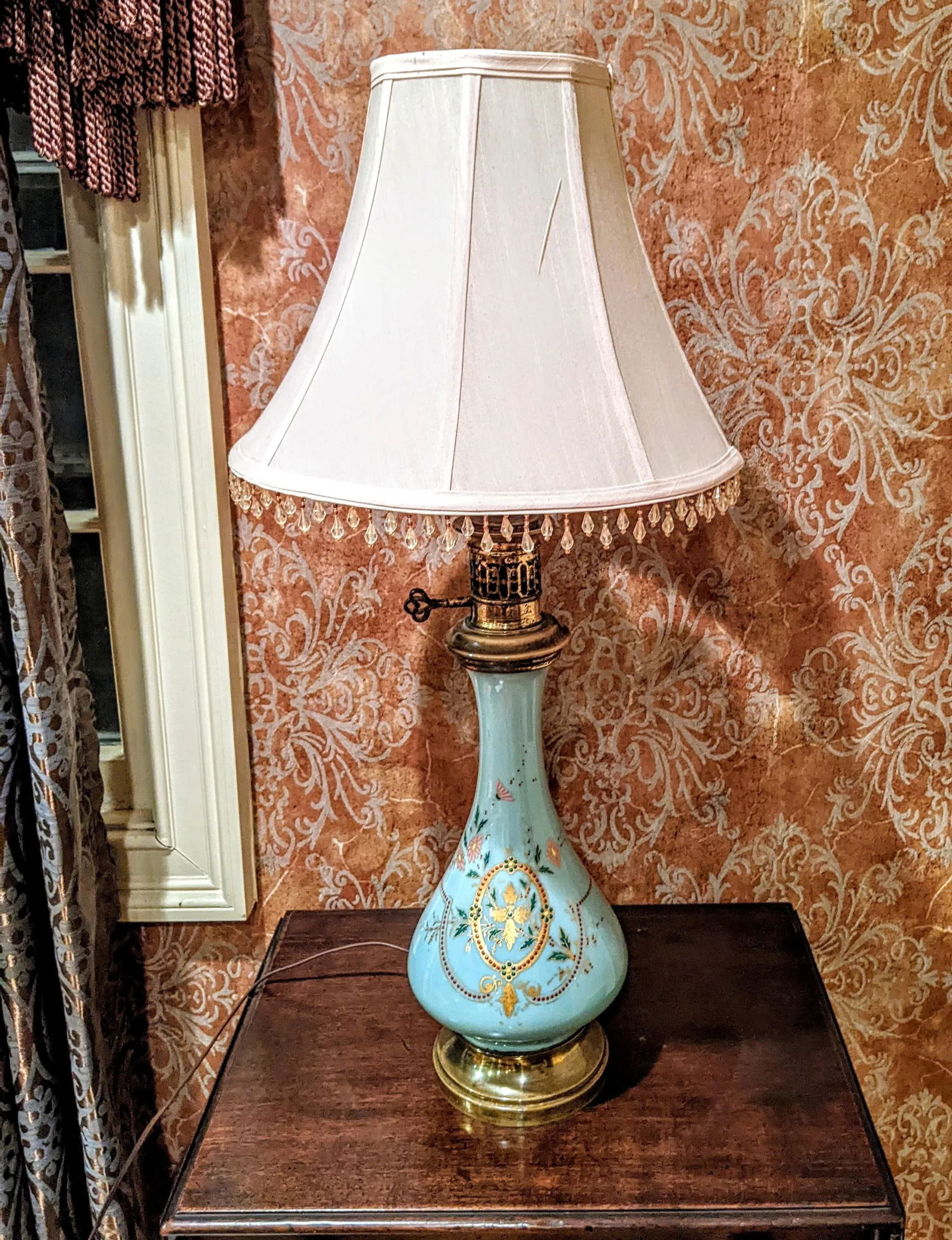 19th Century French Baby Blue Robin's Egg "Sevres" Blue Opaline Glass Table Lamp With Hand-Painted G - 7