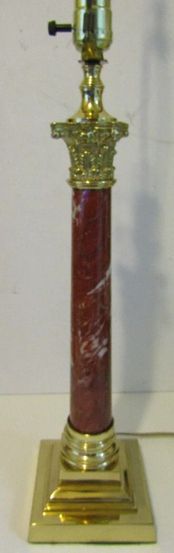 1980s Griotte Red Marble and Brass Corinthian Table Lamp With Lampshade - 3