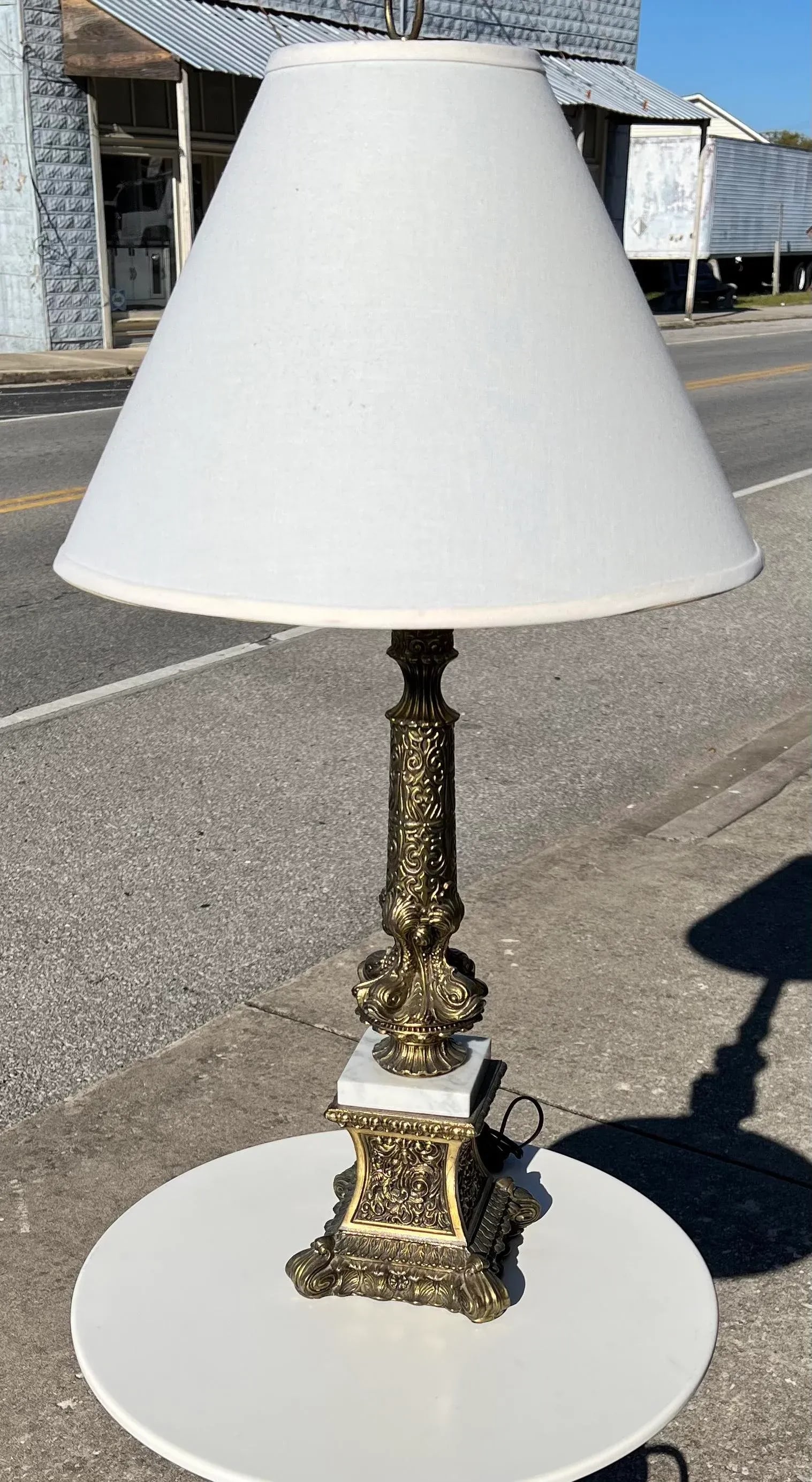 Vintage 1960s Metal Porpoise Filigree Lamp - 3