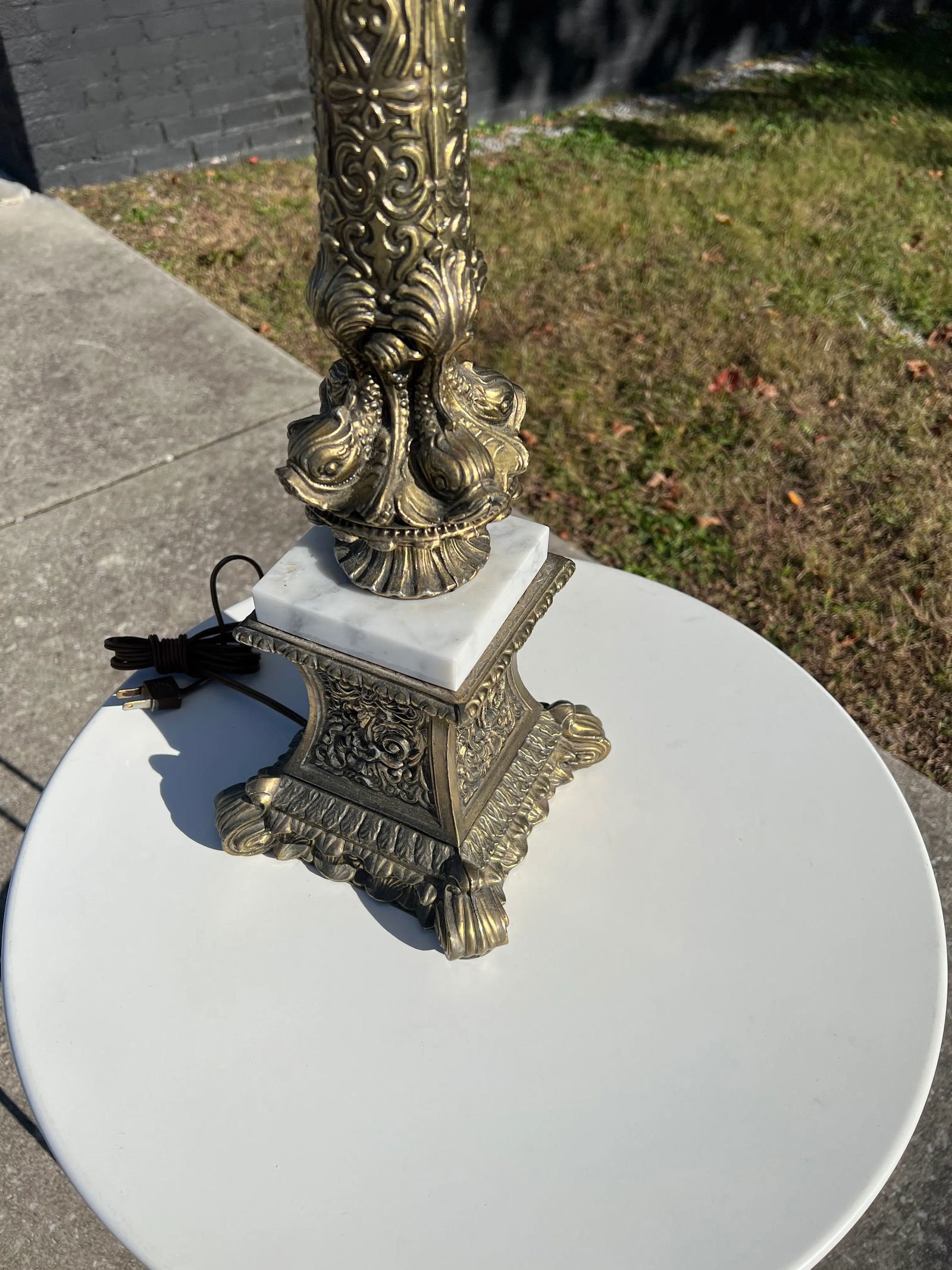 Vintage 1960s Metal Porpoise Filigree Lamp - 6