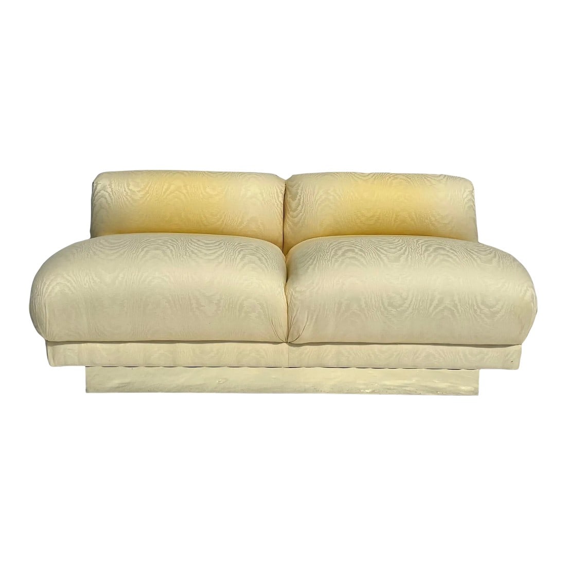 Vintage Bernhardt Brass Base Slipper Love Seat: Vintage Bernhardt Mid-Century Modern slipper love seat. This piece sits on a stunning brass plinth base. Cushions are firm and comfortable, hardly sat it - yellowing is due to sunlight as it was near