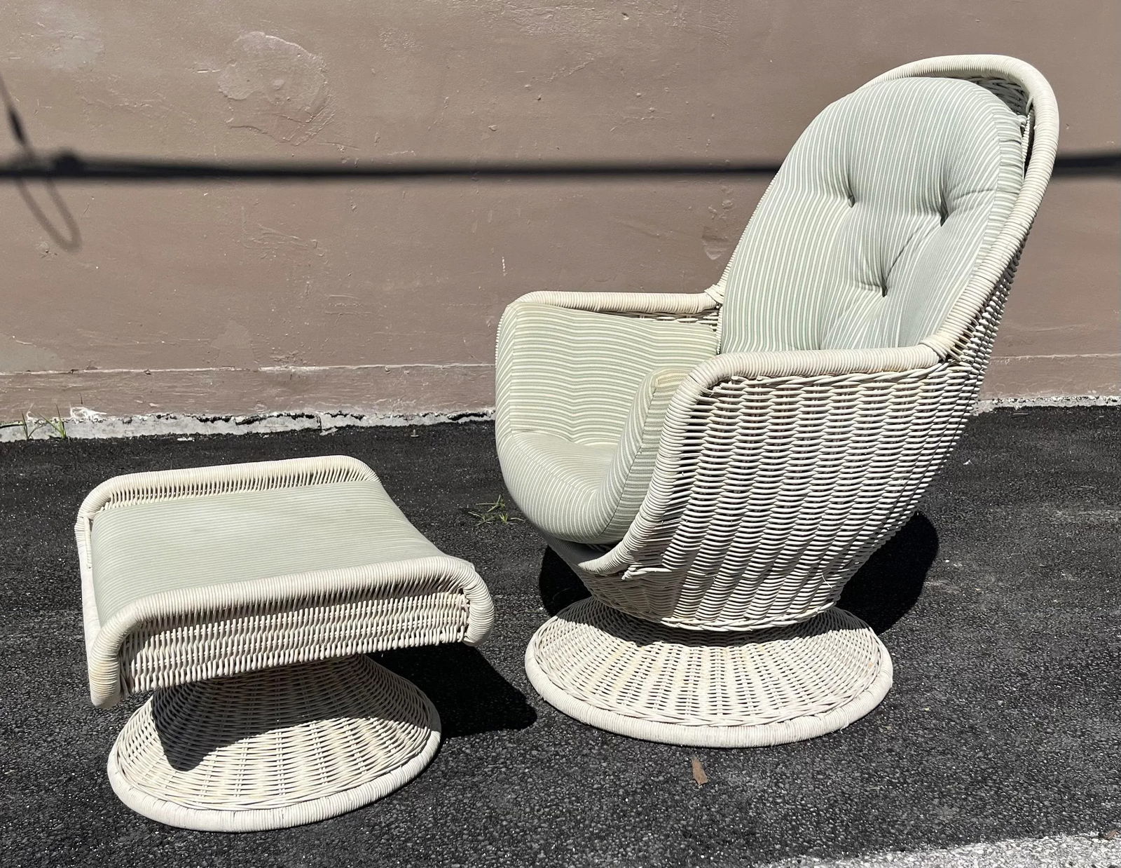 1970s Vintage Egg Shaped Wicker Rattan Chair and Ottoman - 13