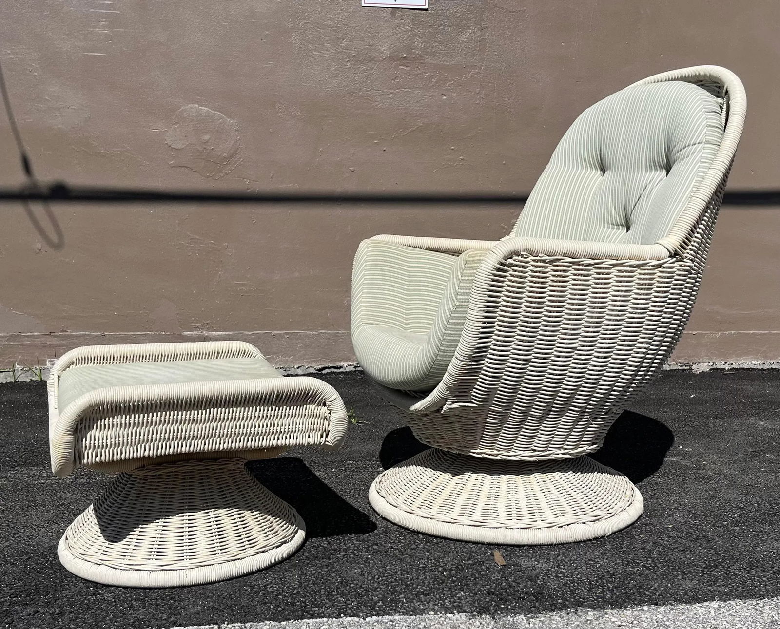 1970s Vintage Egg Shaped Wicker Rattan Chair and Ottoman - 2