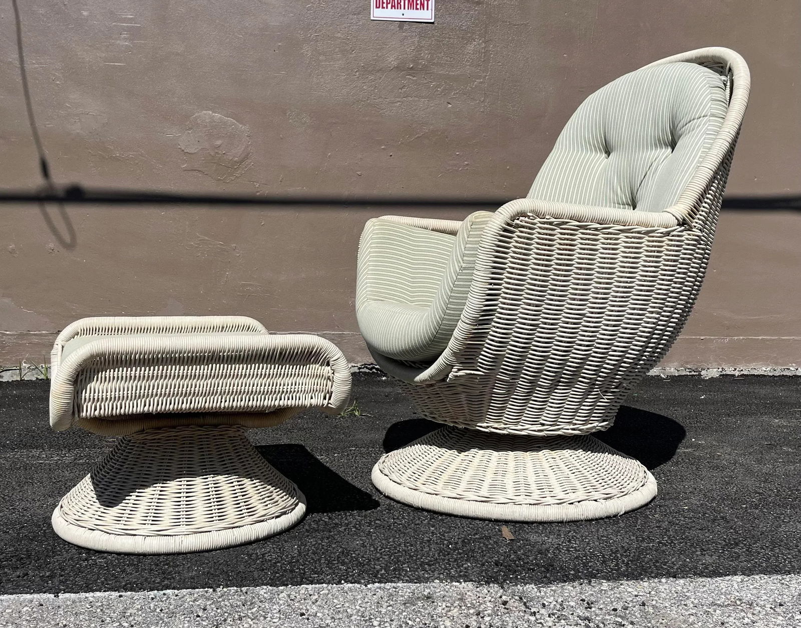 1970s Vintage Egg Shaped Wicker Rattan Chair and Ottoman - 4