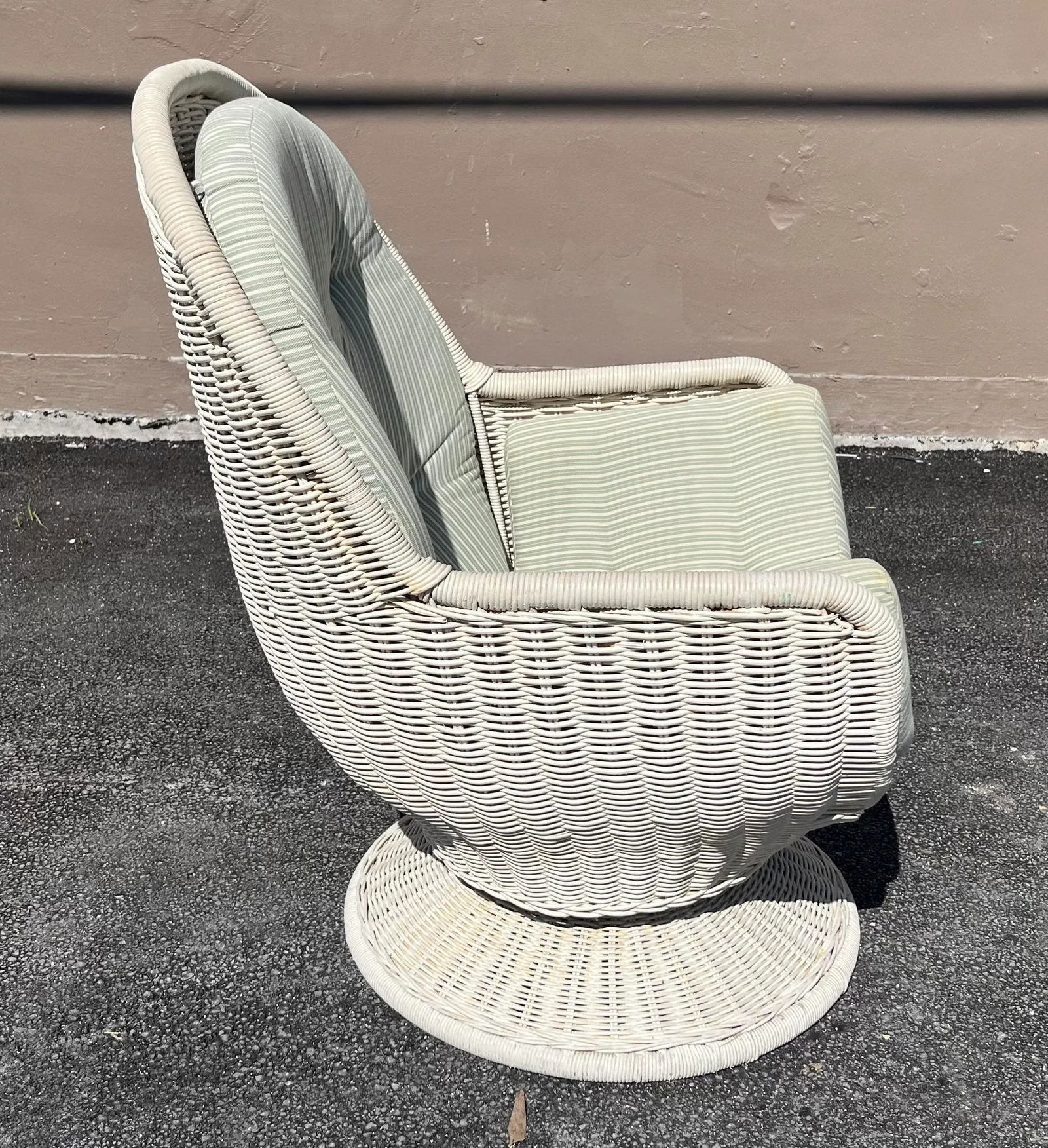 1970s Vintage Egg Shaped Wicker Rattan Chair and Ottoman - 6