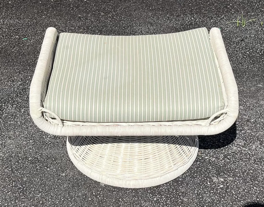 1970s Vintage Egg Shaped Wicker Rattan Chair and Ottoman - 9