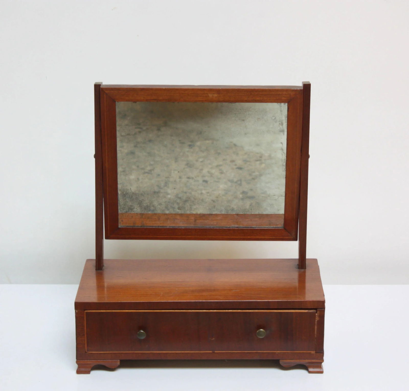 Early 19th Century Chippendale-Style English Mahogany Shave Mirror - 2