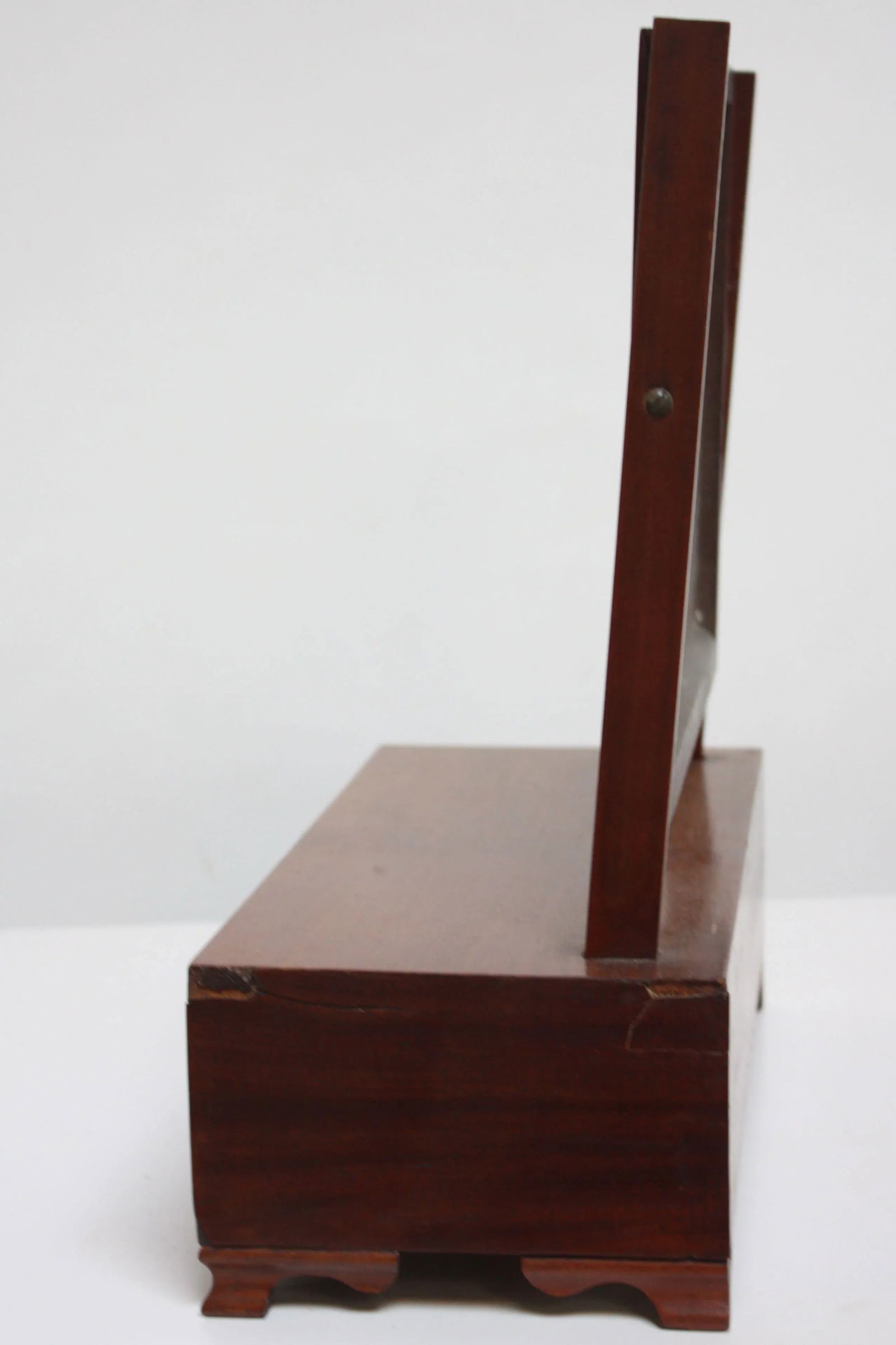 Early 19th Century Chippendale-Style English Mahogany Shave Mirror - 4