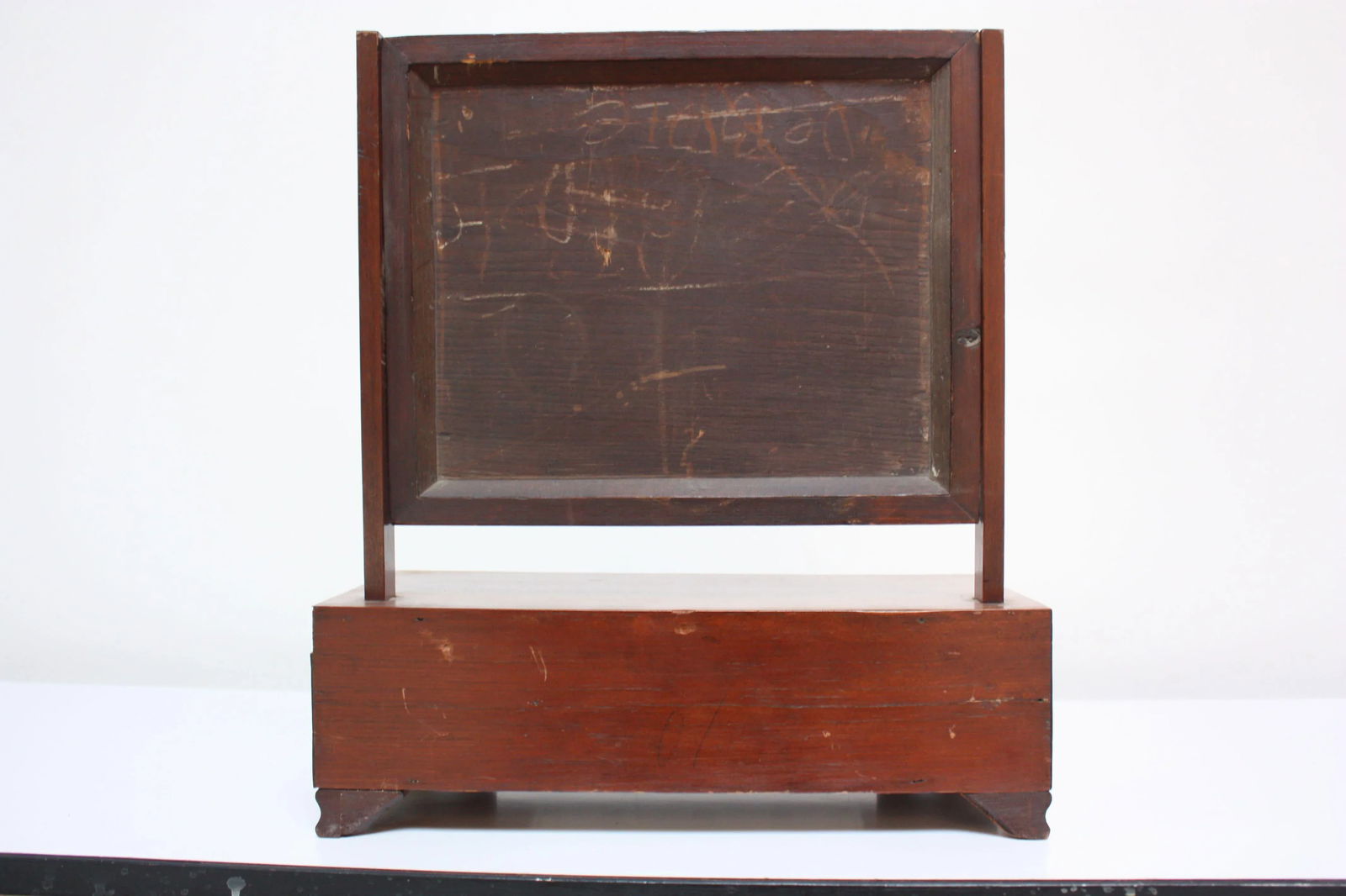 Early 19th Century Chippendale-Style English Mahogany Shave Mirror - 5