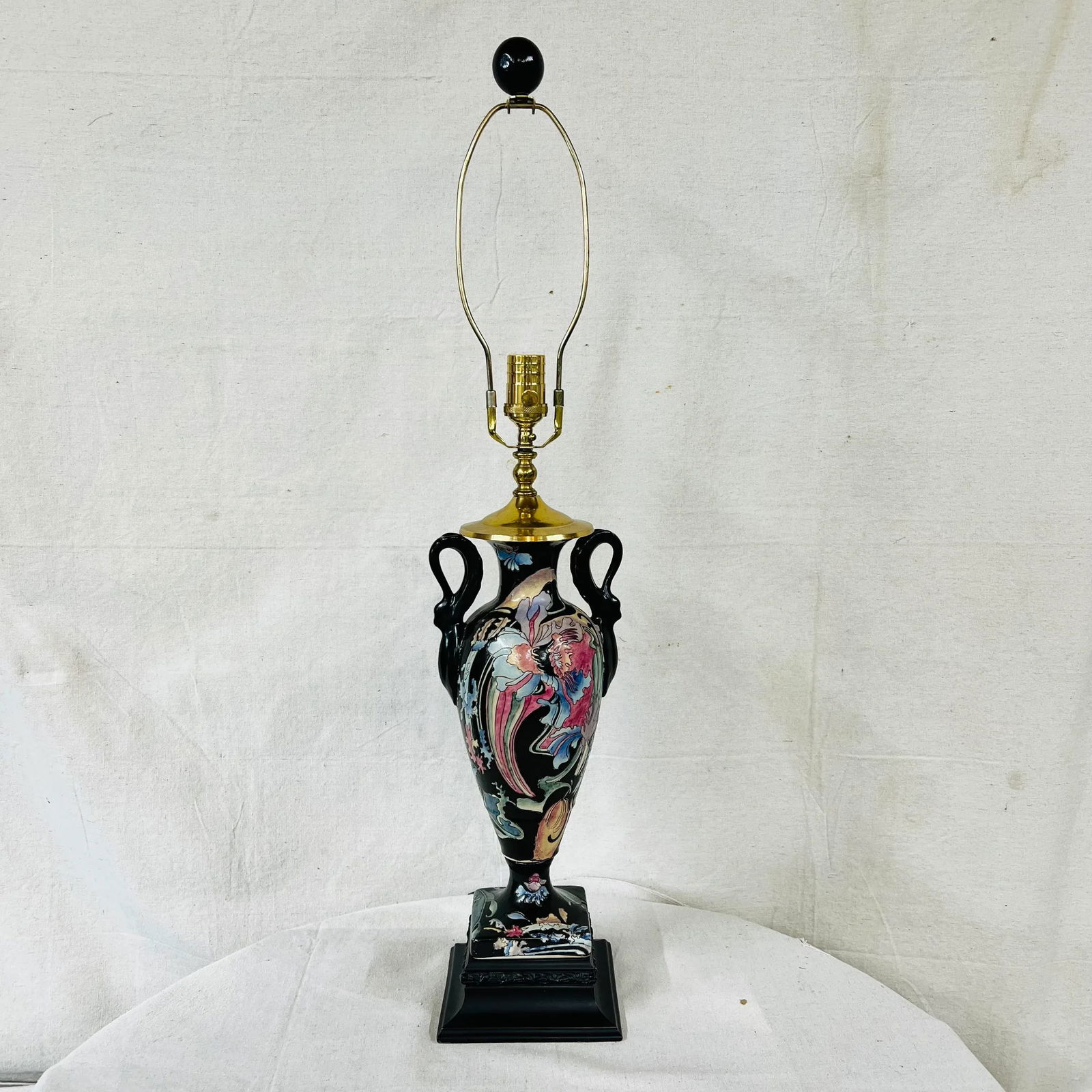 Chinoiserie Style Lamp by Heyward House - 10