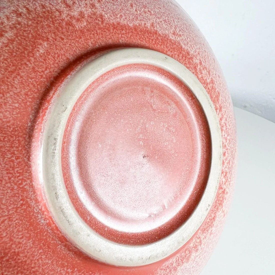 1980s Postmodern Pink Stoneware Art Pottery Plate - 2