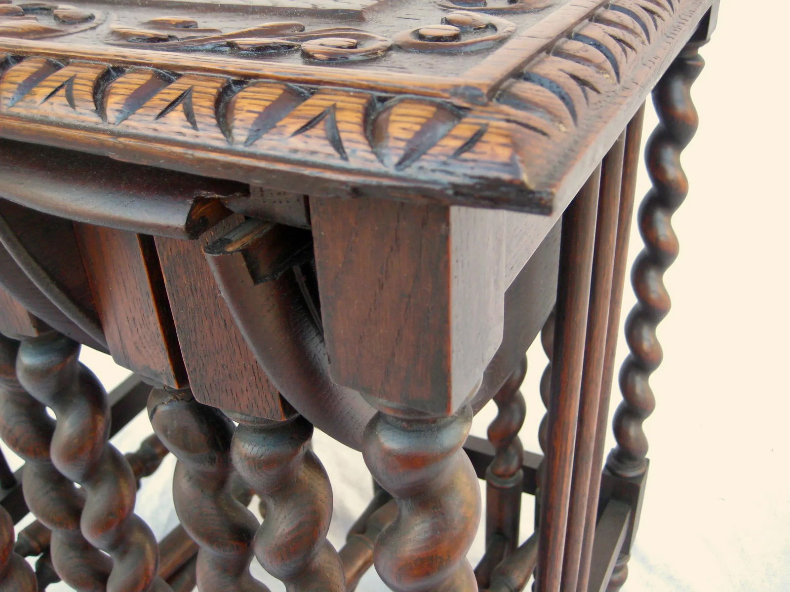 Early 20th Century Set of 5 Oak Nesting Tables - 10