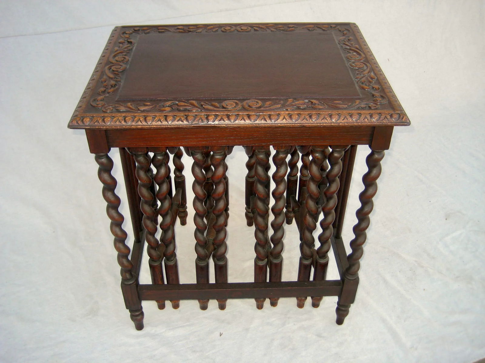 Early 20th Century Set of 5 Oak Nesting Tables - 11