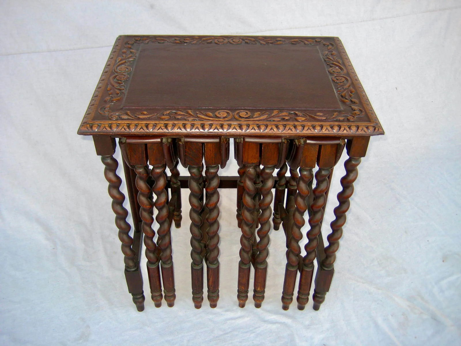 Early 20th Century Set of 5 Oak Nesting Tables - 2