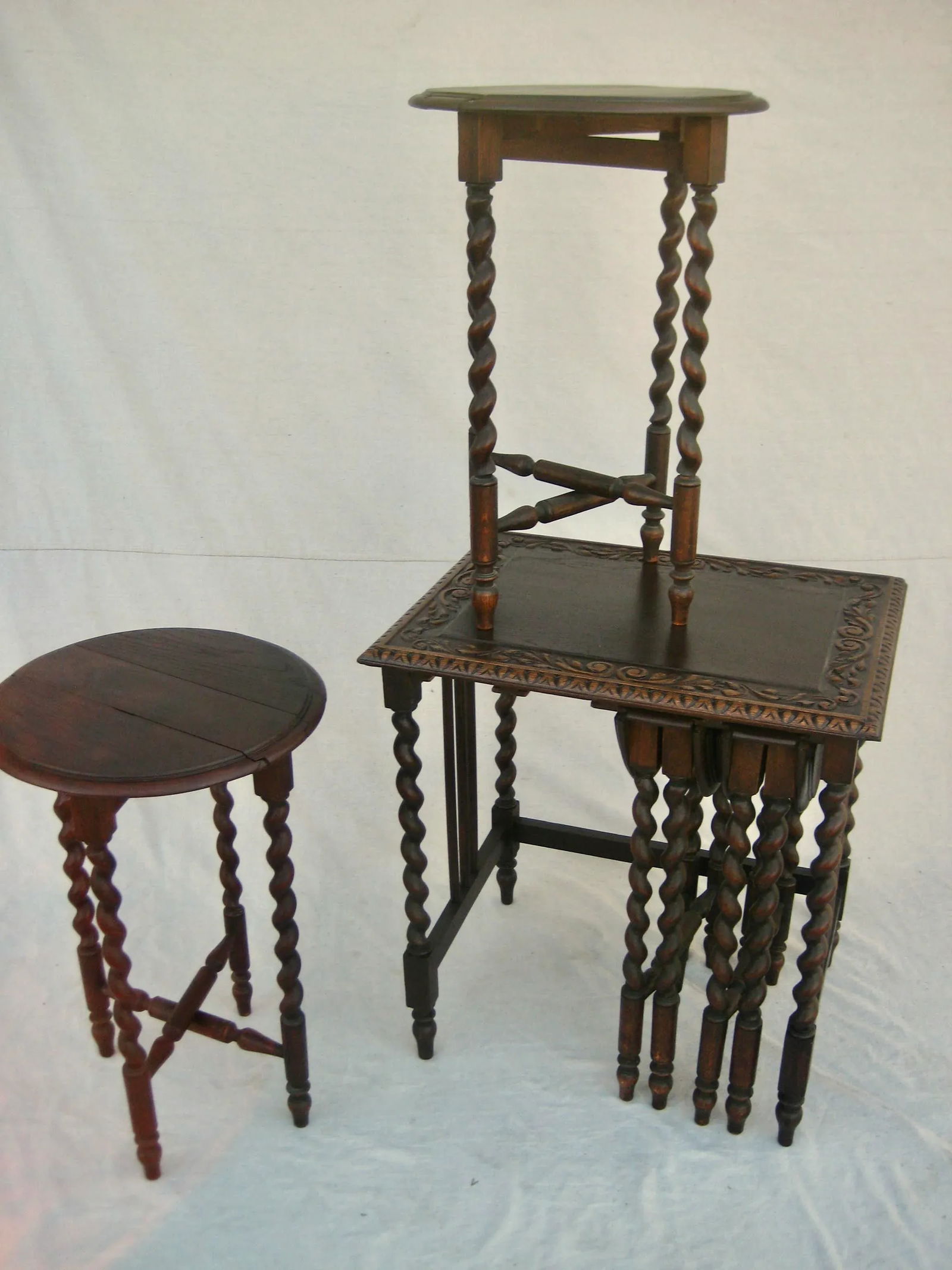Early 20th Century Set of 5 Oak Nesting Tables - 3