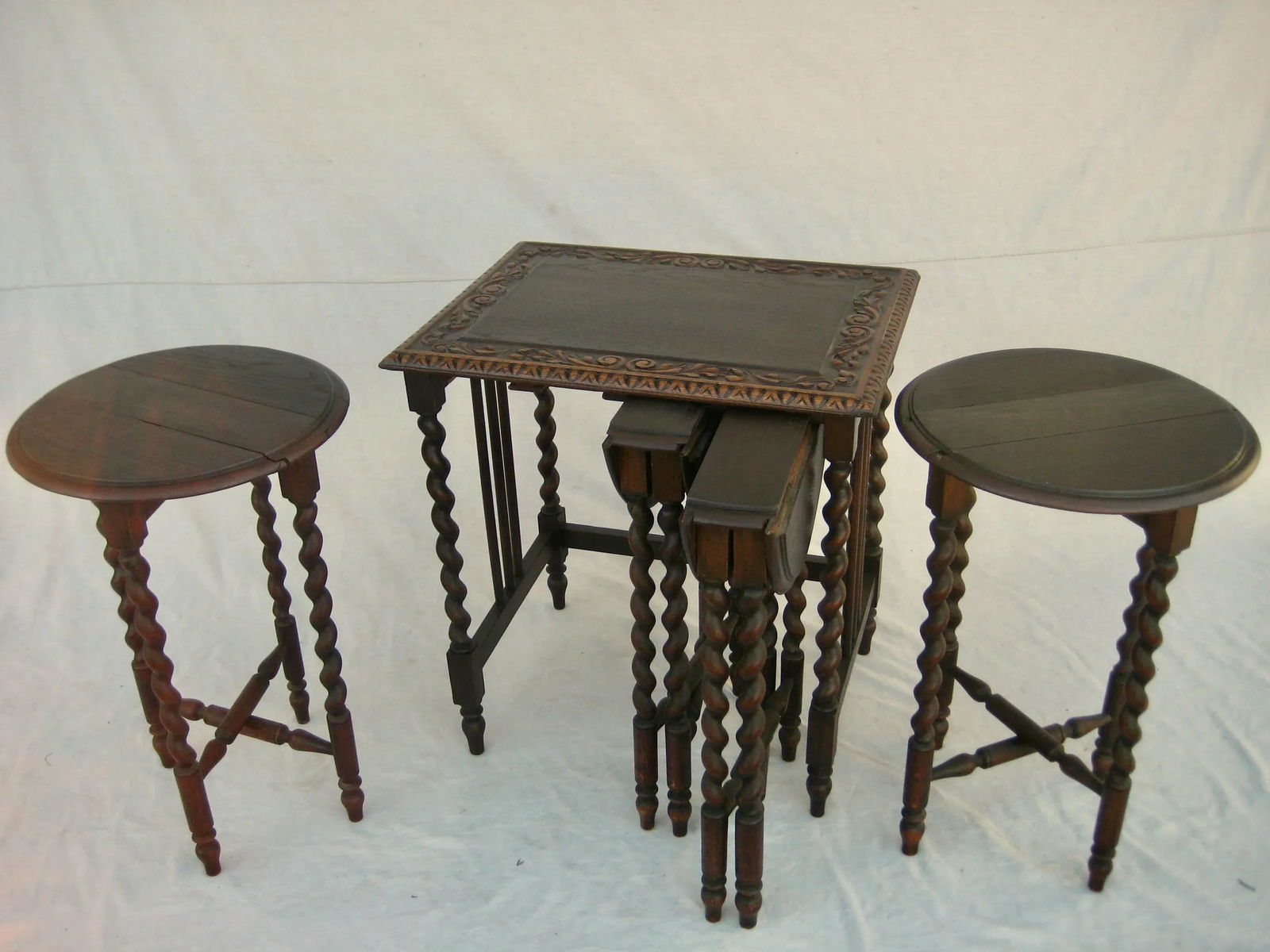 Early 20th Century Set of 5 Oak Nesting Tables - 4