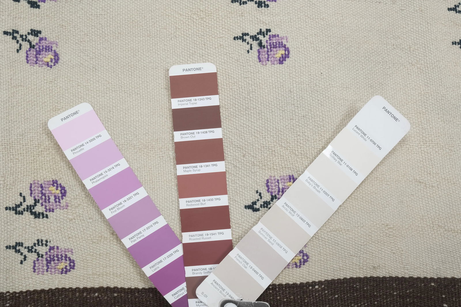 1960s Turkish Natural Kilim With Fruits Pattern 3'11'' X 5'4'' - 12