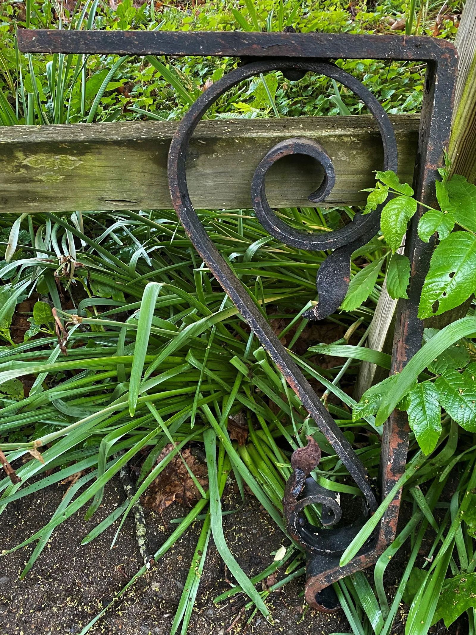 Early 20th Century Heavy Hand-Wrought Iron Exterior Brackets- a Pair - 11