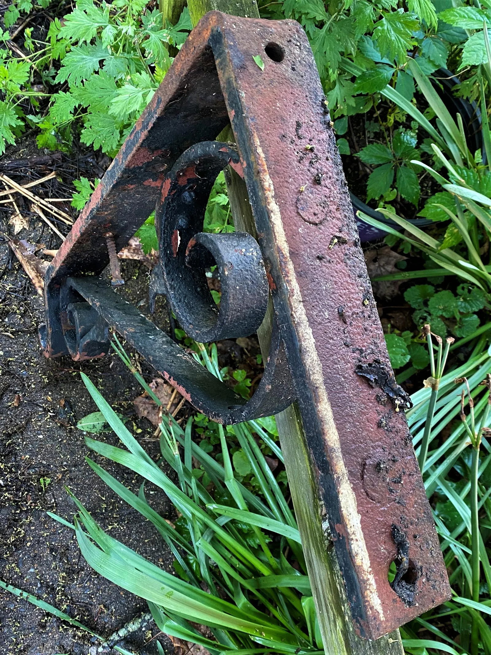 Early 20th Century Heavy Hand-Wrought Iron Exterior Brackets- a Pair - 4