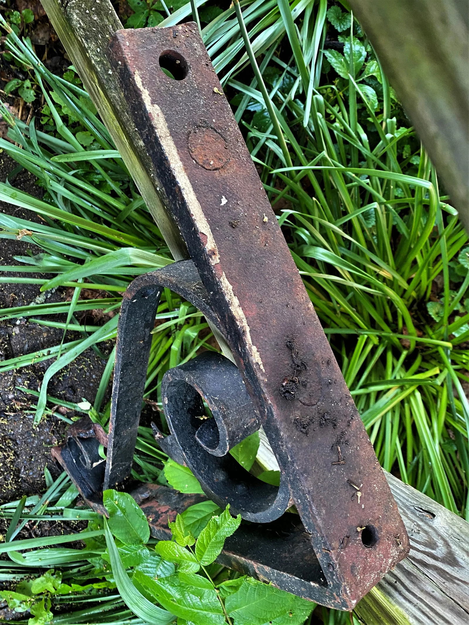 Early 20th Century Heavy Hand-Wrought Iron Exterior Brackets- a Pair - 5