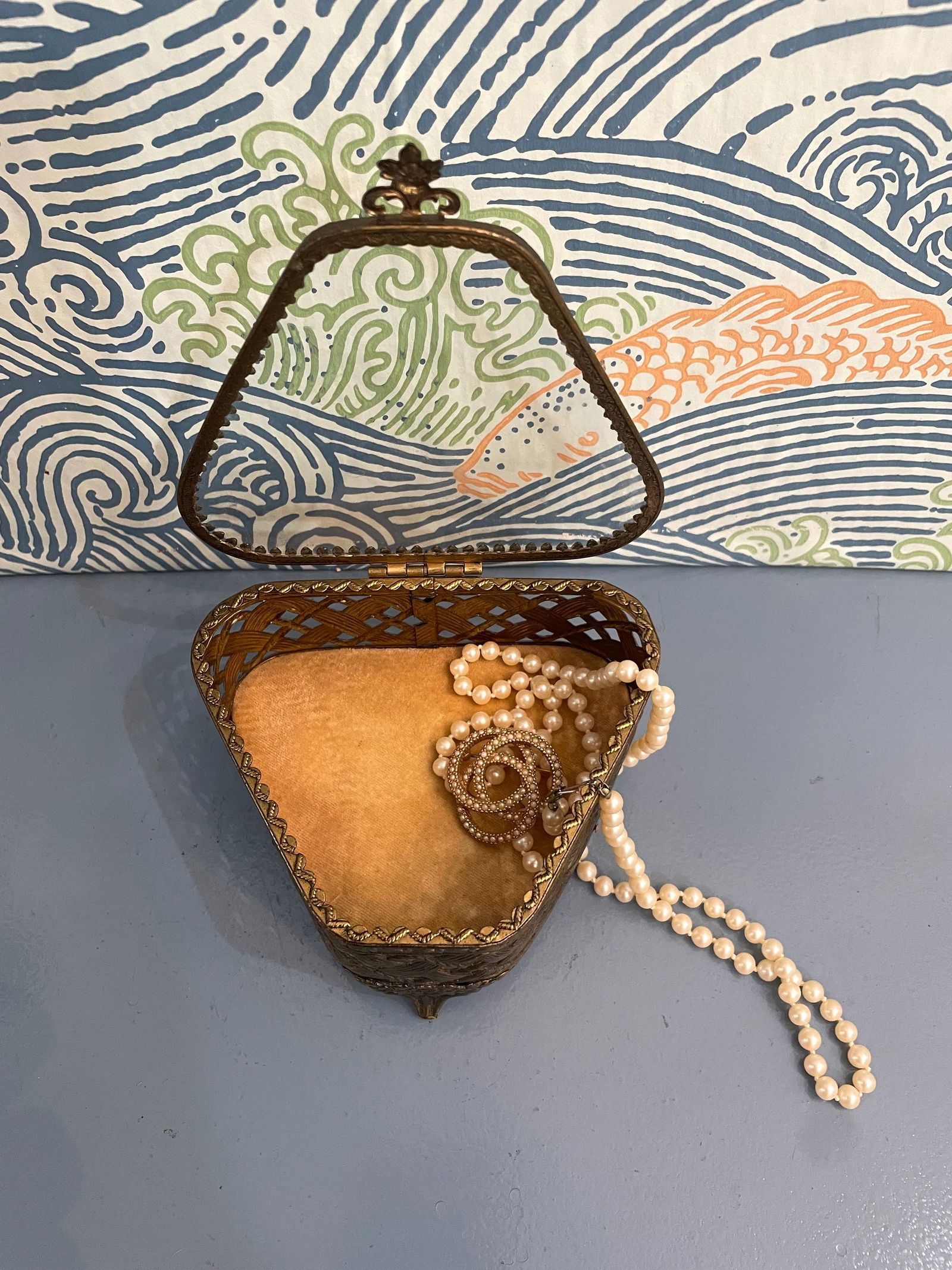 Vintage Filagree Brass Plated and Glass Footed Jewelry Box - 7