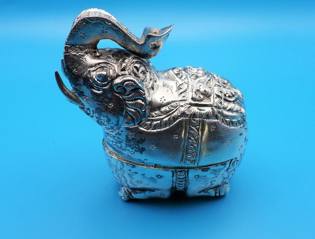 1940s South East Asia Fine Silver .500 Royal Elephant Shaped Box - 2