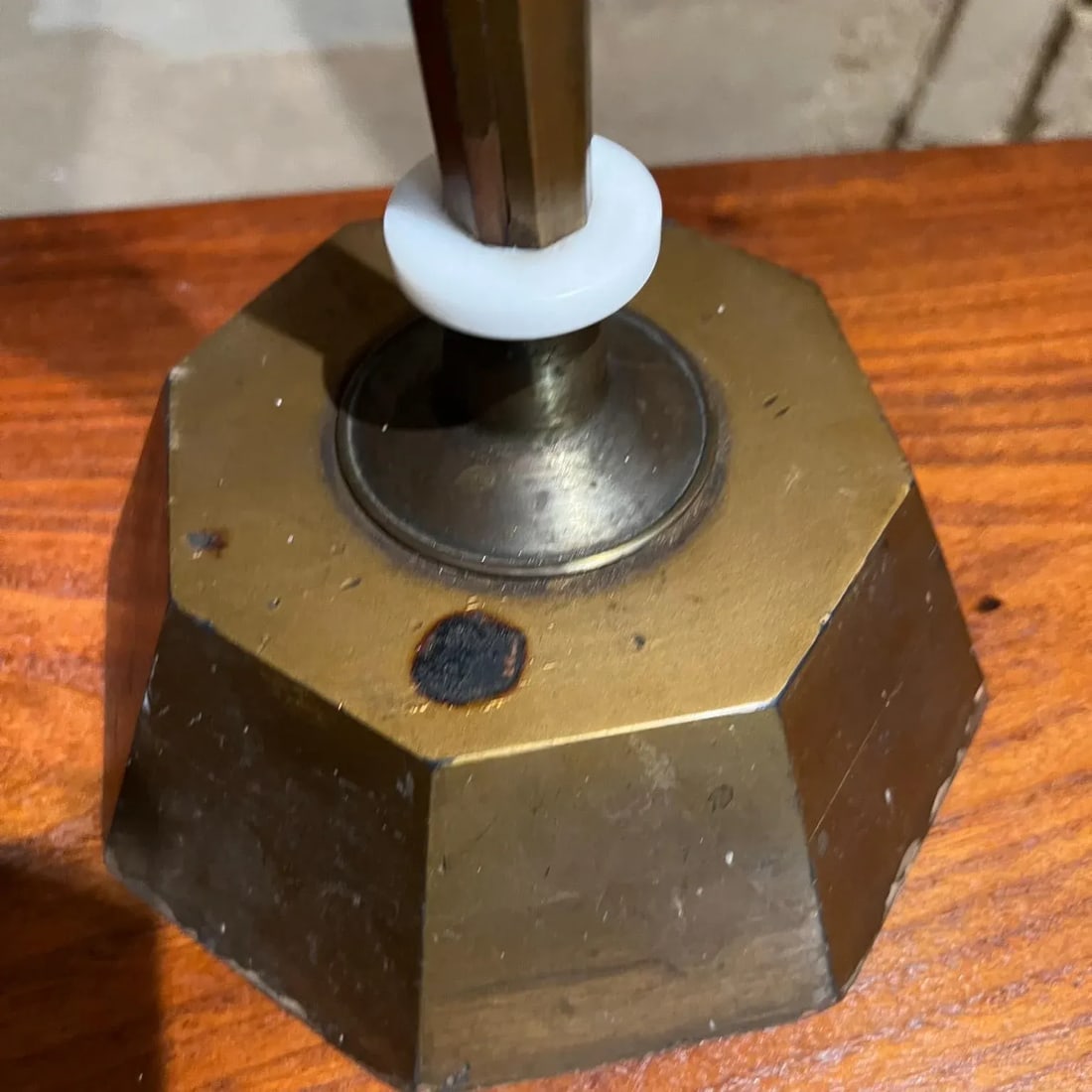 1950s Style of Tony Paul Shapely Gold Table Lamp With Mahogany Wood - 3