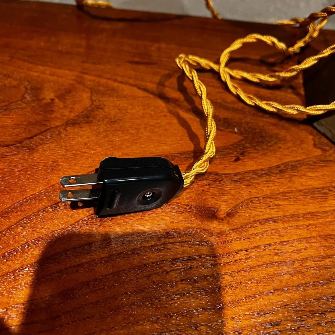 1950s Style of Tony Paul Shapely Gold Table Lamp With Mahogany Wood - 9