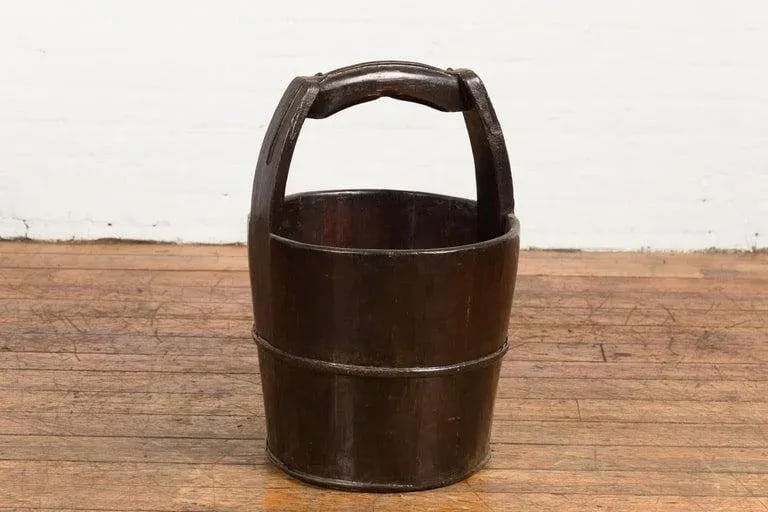 1900s Qing Southern Chinese Wooden Bucket with Large Handle & Metal Accents - 9