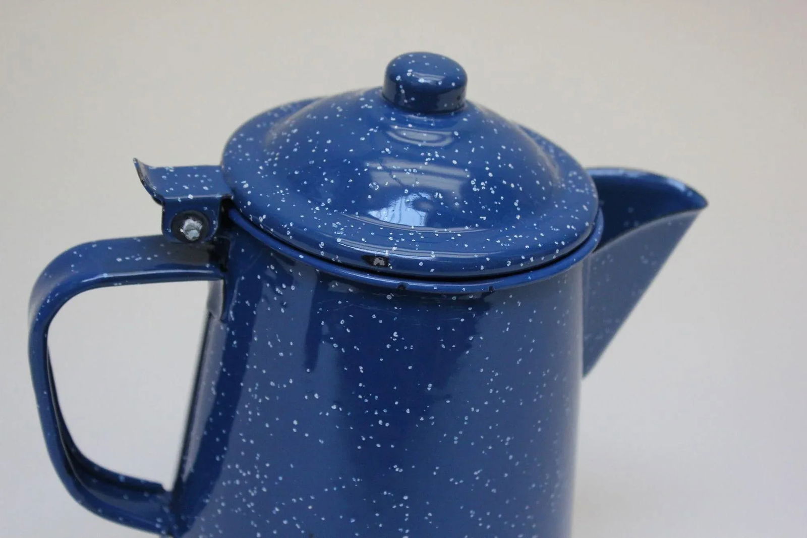 Vintage Blue Enamel Graniteware / Splatterware Kettle - 8